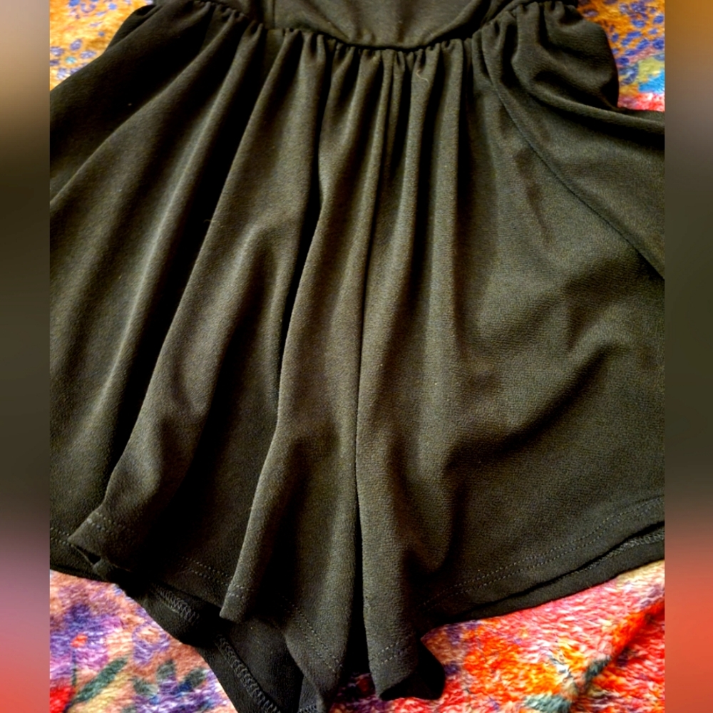 Urban Outfitters Cold Shoulder Flutter Sleeve Black Romper, XS, Ruched, EUC - Picture 8 of 9